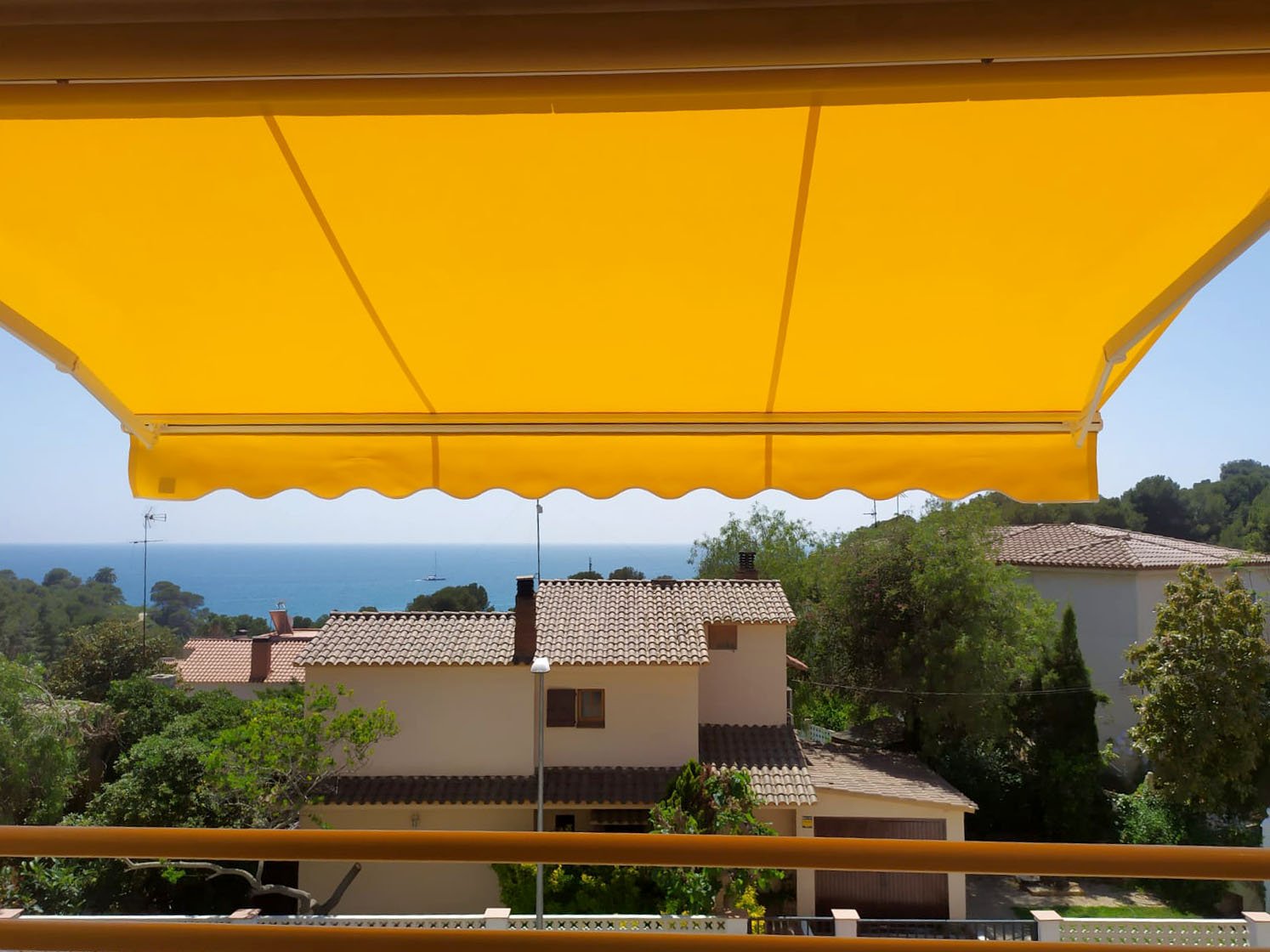 ¿Cómo proteger el toldo del viento?